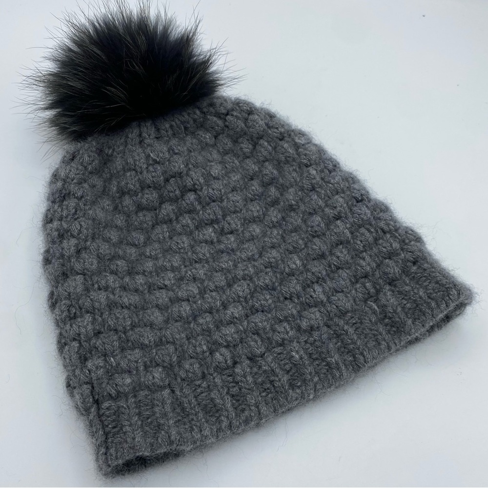 Portolano gray cable cashmere beanie with real dyed asiatic raccoon fur Pom Pom